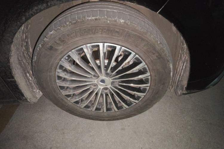 Used Denza D9 2022 DM-i 970 Four-Wheel Drive Prestige Model Right Front Wheel Hub