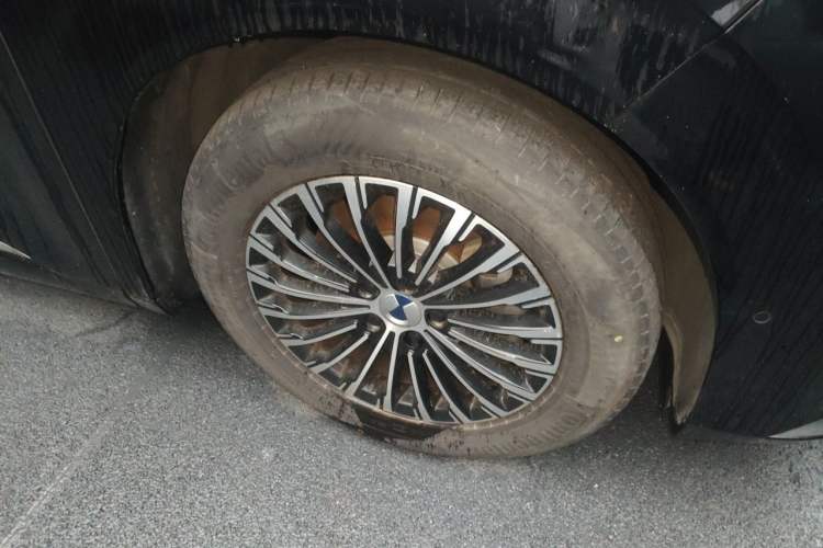 Used Denza D9 2022 DM-i 970 Four-Wheel Drive Flagship Model Right Front Wheel Hub