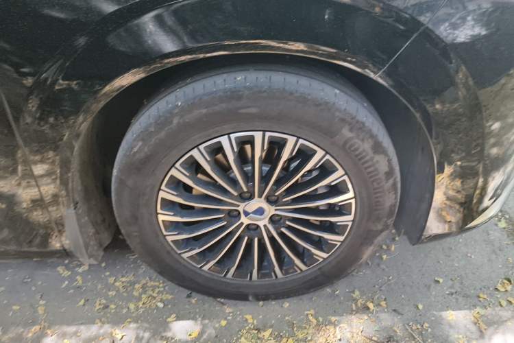Used Denza D9 2022 DM-i 970 Four-Wheel Drive Flagship Model Right Front Wheel Hub