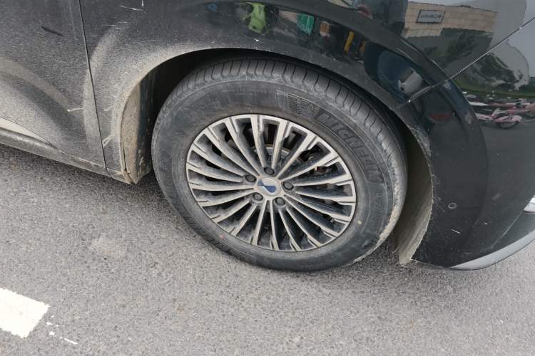 Used Denza D9 2022 DM-i 970 Four-Wheel Drive Flagship Model Right Front Wheel Hub