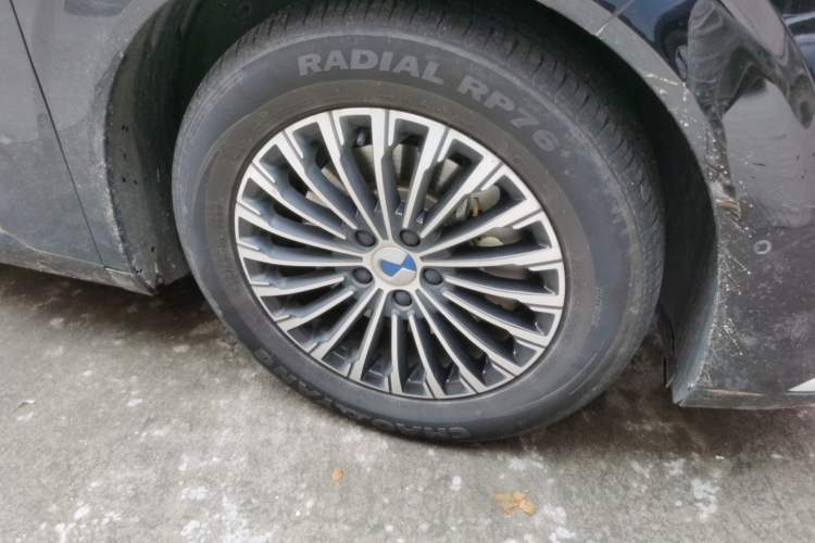 Used Denza D9 2022 DM-i 970 Four-Wheel Drive Flagship Model Right Front Wheel Hub