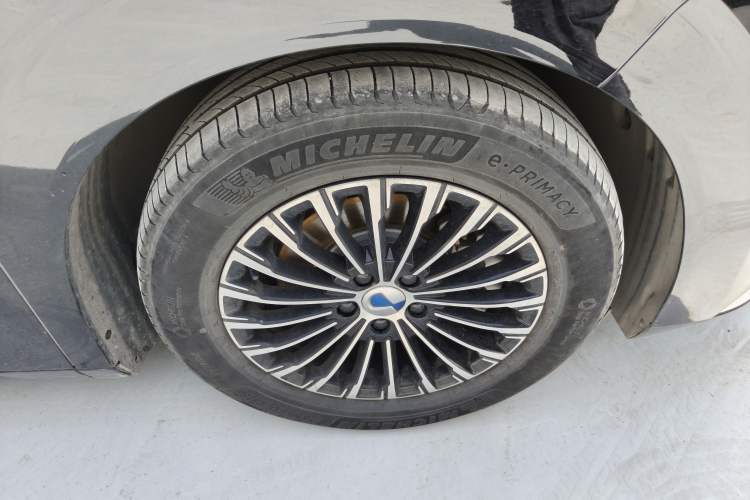Used Denza D9 2022 DM-i 1040 Prestige Model Right Front Wheel Hub