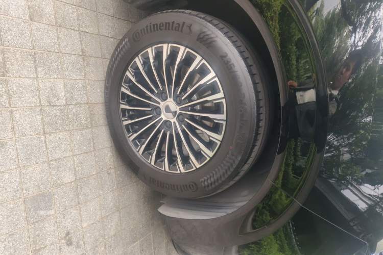 Used Denza D9 2022 DM-i 970 Four-Wheel Drive Flagship Model Right Front Wheel Hub