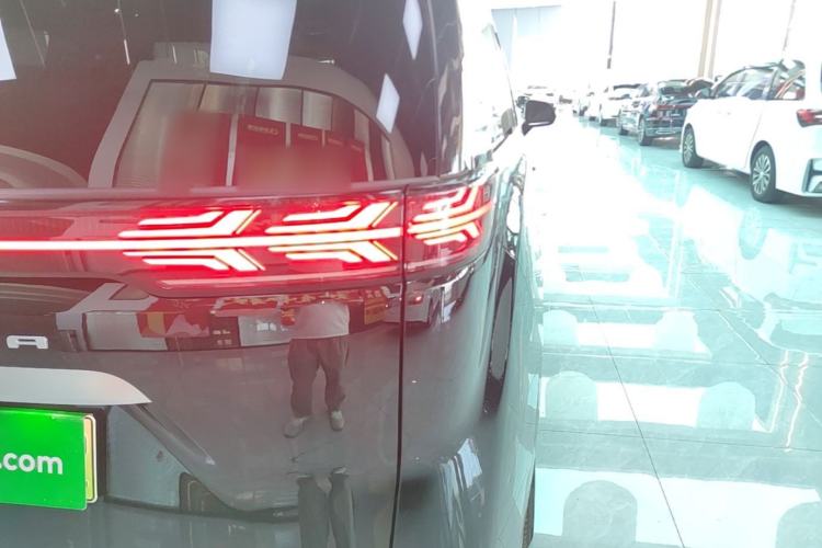 Used Denza D9 2022 DM-i 970 Four-Wheel Drive Flagship Model Right Rear Taillight