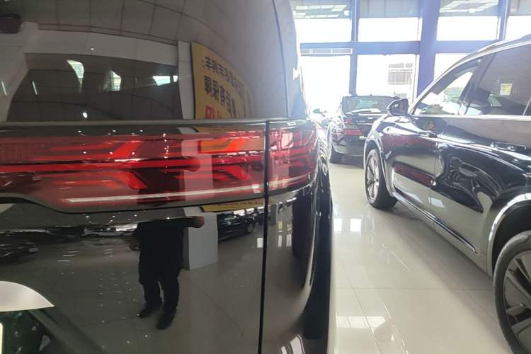Used Denza D9 2022 DM-i 945 Luxury Model Right Rear Taillight