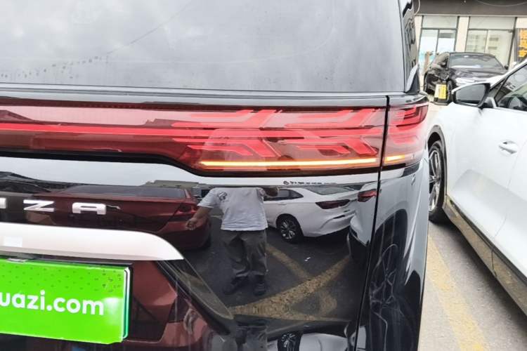 Used Denza D9 2022 DM-i 970 Four-Wheel Drive Prestige Model Right Rear Taillight