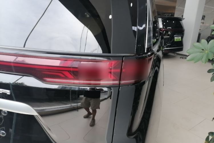 Used Denza D9 2022 DM-i 970 Four-Wheel Drive Prestige Model Right Rear Taillight