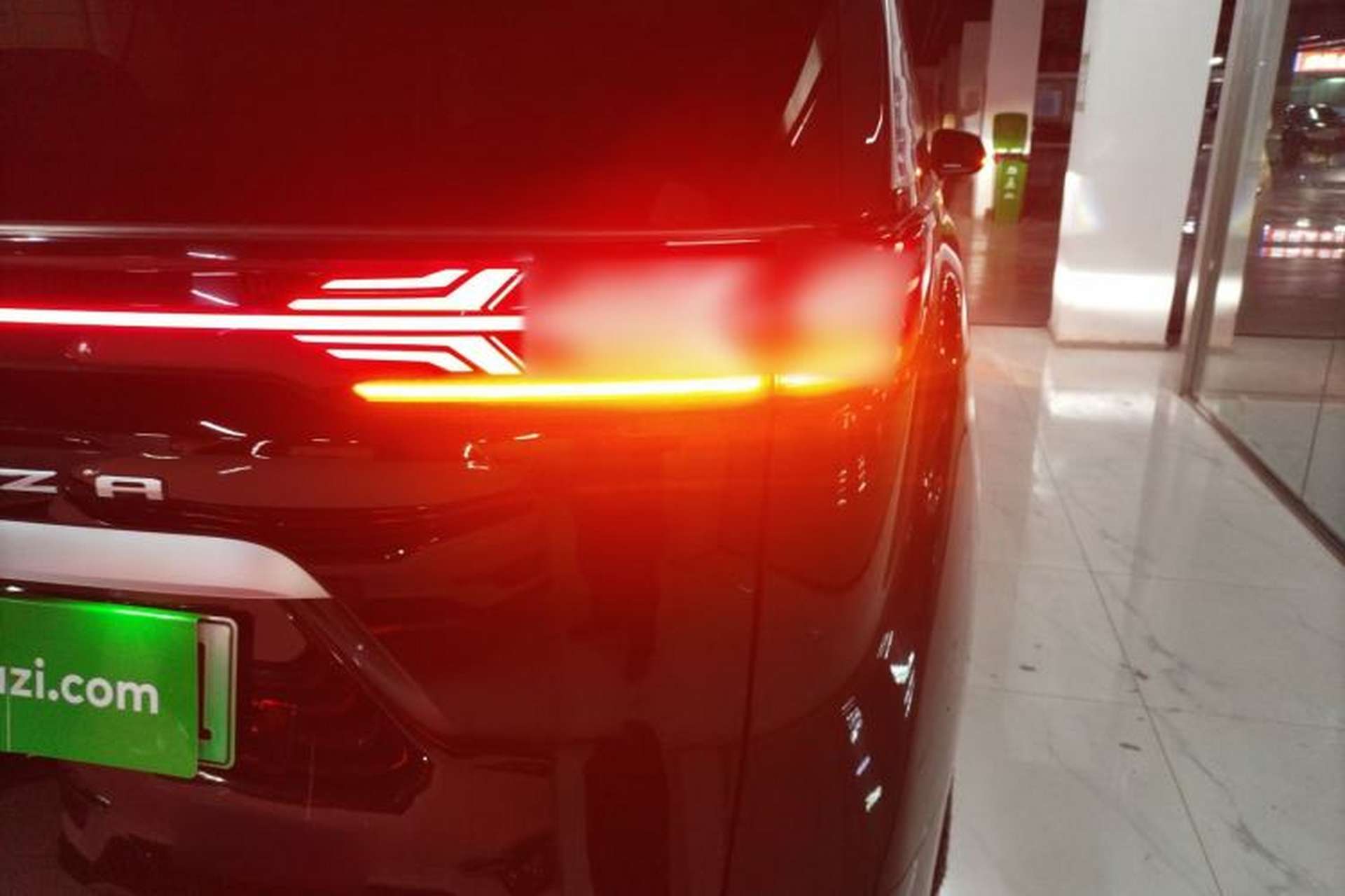 Used Denza D9 2022 EV 600 Four-Wheel Drive Prestige Model Right Rear Taillight