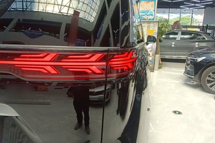 Used Denza D9 2022 DM-i 970 Four-Wheel Drive Prestige Model Right Rear Taillight