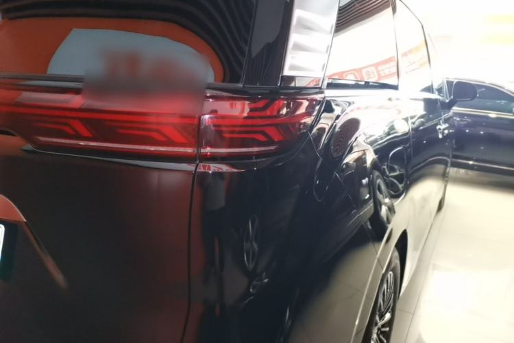 Used Denza D9 2022 DM-i 970 Four-Wheel Drive Prestige Model Right Rear Taillight
