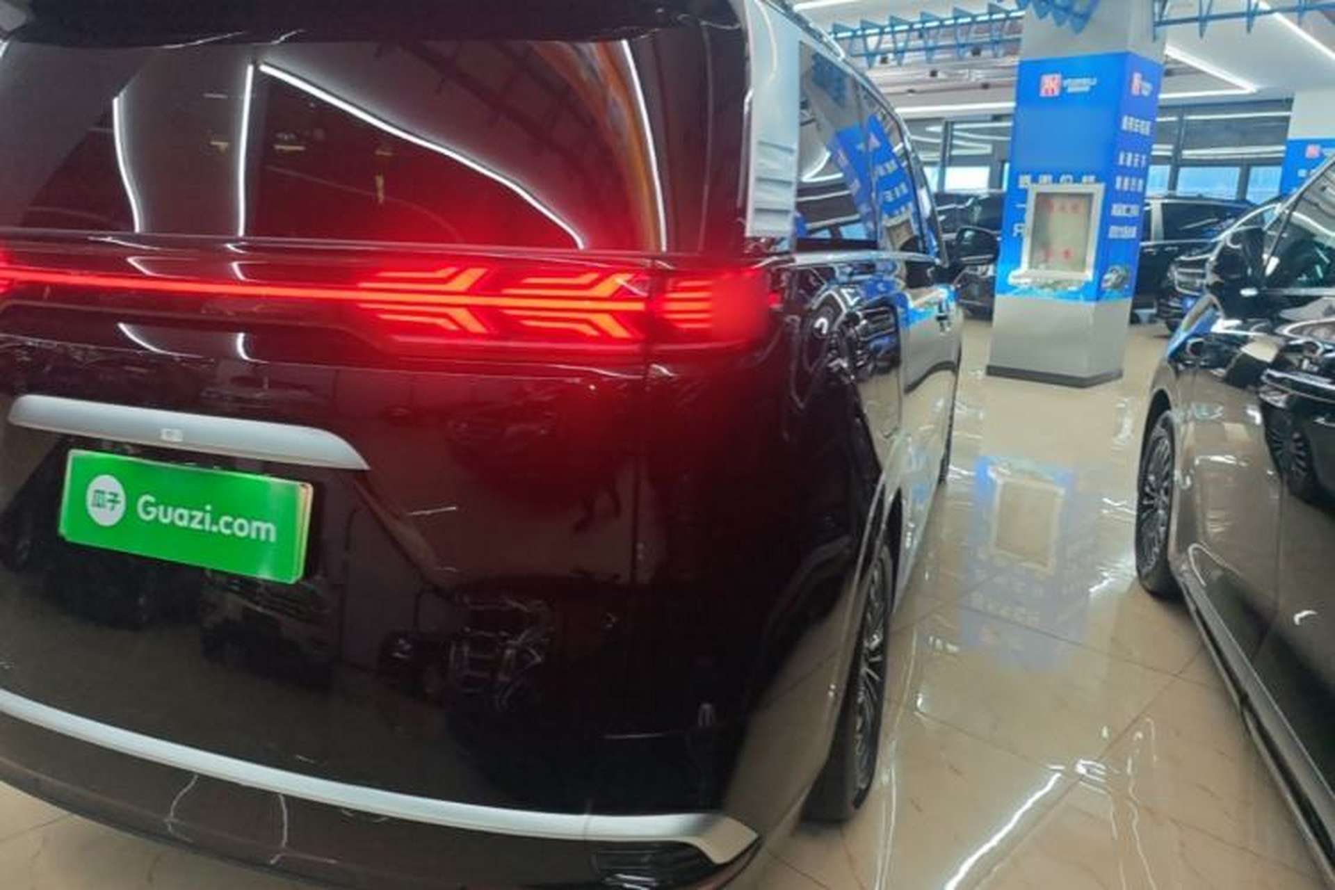 Used Denza D9 2022 DM-i 970 Four-Wheel Drive Flagship Model Right Rear Taillight