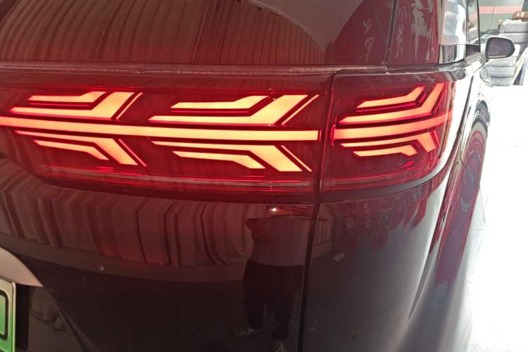 Used Denza D9 2022 DM-i 1040 Prestige Model Right Rear Taillight