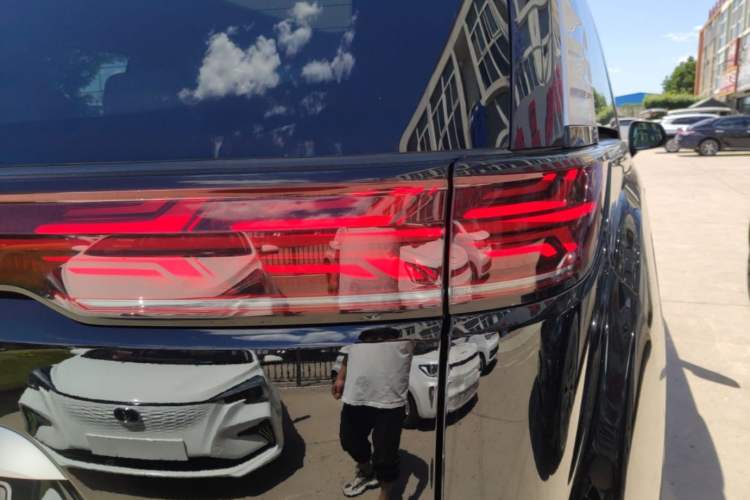 Used Denza D9 2022 DM-i 1040 Prestige Model Right Rear Taillight
