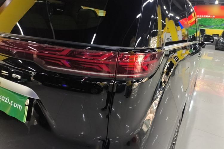 Used Denza D9 2022 DM-i 970 Four-Wheel Drive Flagship Model Right Rear Taillight