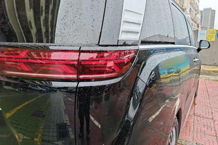 Used Denza D9 2022 DM-i 970 Four-Wheel Drive Flagship Model Right Rear Taillight