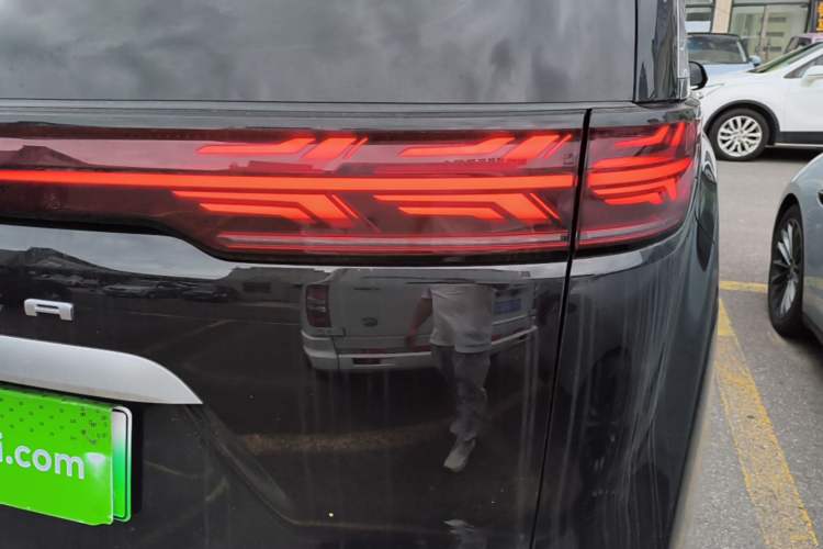Used Denza D9 2022 DM-i 970 Four-Wheel Drive Prestige Model Right Rear Taillight