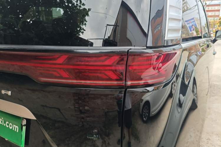 Used Denza D9 2022 DM-i 1040 Prestige Model Right Rear Taillight