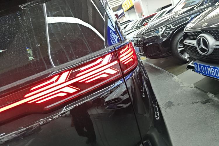 Used Denza D9 2022 DM-i 970 Four-Wheel Drive Flagship Model Right Rear Taillight