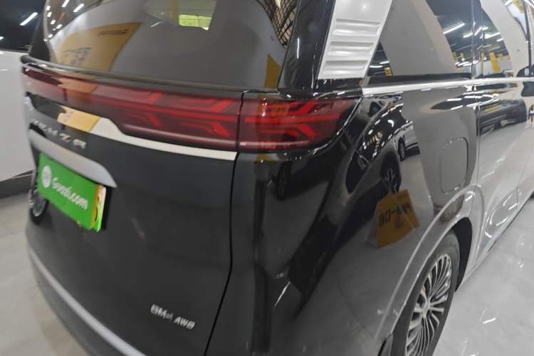 Used Denza D9 2022 DM-i 970 Four-Wheel Drive Flagship Model Right Rear Taillight