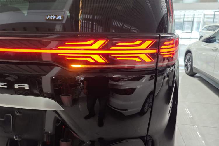 Used Denza D9 2022 DM-i 970 Four-Wheel Drive Prestige Model Right Rear Taillight