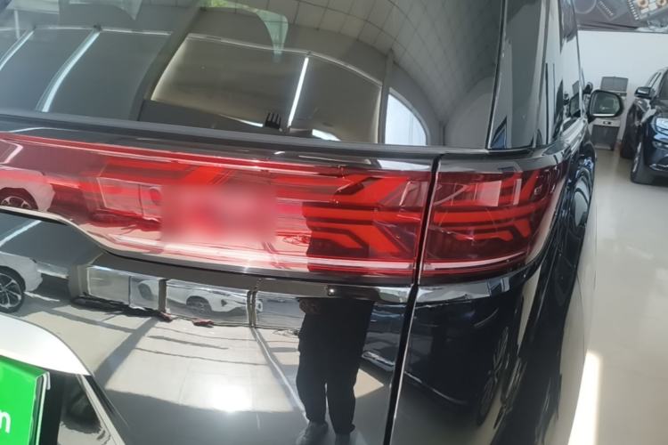 Used Denza D9 2022 DM-i 970 Four-Wheel Drive Flagship Model Right Rear Taillight