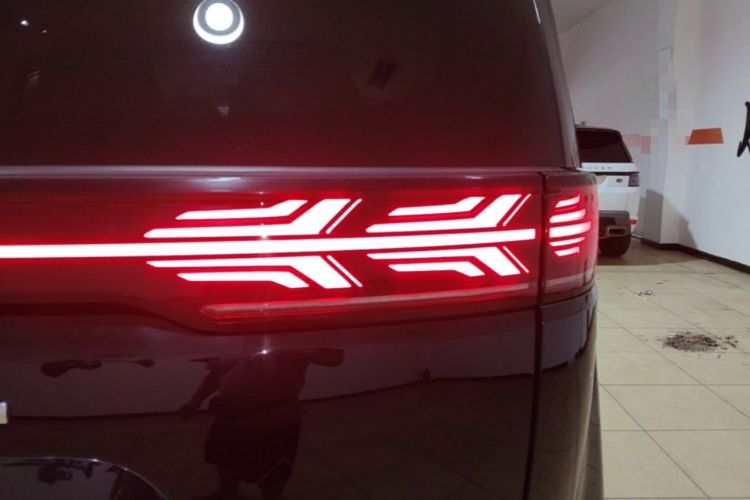 Used Denza D9 2022 DM-i 970 Four-Wheel Drive Flagship Model Right Rear Taillight