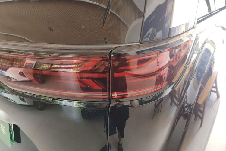 Used Denza D9 2022 DM-i 1040 Prestige Model Right Rear Taillight