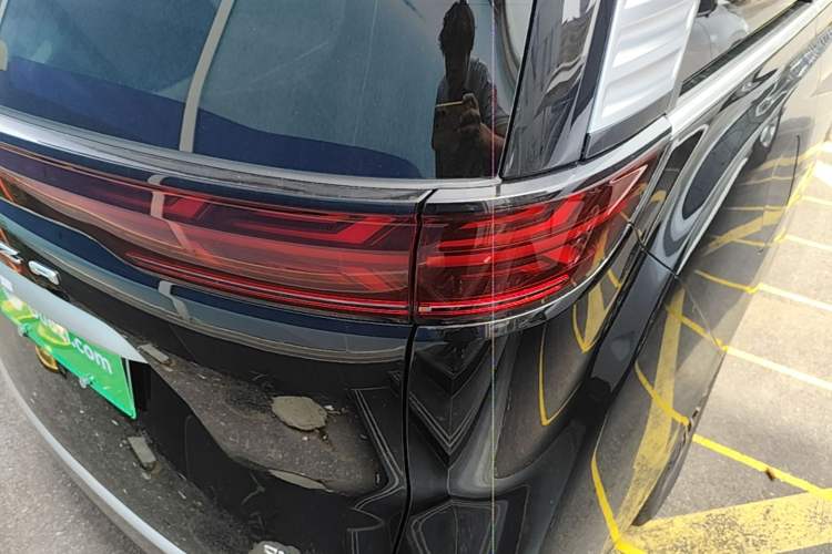 Used Denza D9 2022 DM-i 970 Four-Wheel Drive Flagship Model Right Rear Taillight