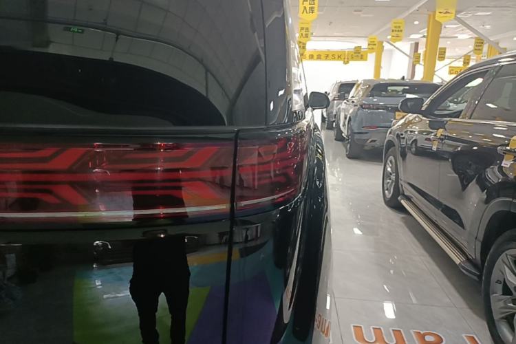 Used Denza D9 2022 DM-i 970 Four-Wheel Drive Flagship Model Right Rear Taillight