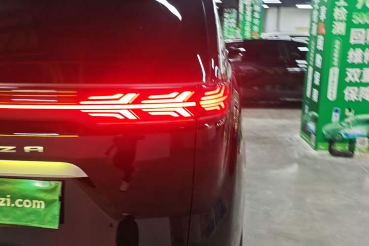 Used Denza D9 2022 DM-i 970 Four-Wheel Drive Flagship Model Right Rear Taillight