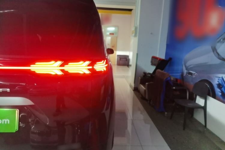 Used Denza D9 2022 DM-i 970 Four-Wheel Drive Prestige Model Right Rear Taillight