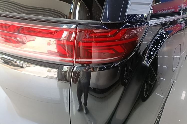 Used Denza D9 2022 DM-i 970 Four-Wheel Drive Prestige Model Right Rear Taillight