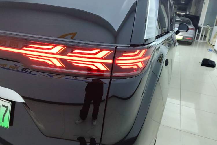 Used Denza D9 2022 DM-i 1040 Prestige Model Right Rear Taillight