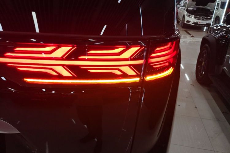 Used Denza D9 2022 DM-i 970 Four-Wheel Drive Prestige Model Right Rear Taillight