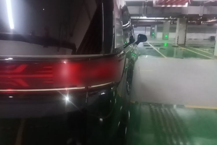 Used Denza D9 2022 DM-i 970 Four-Wheel Drive Flagship Model Right Rear Taillight