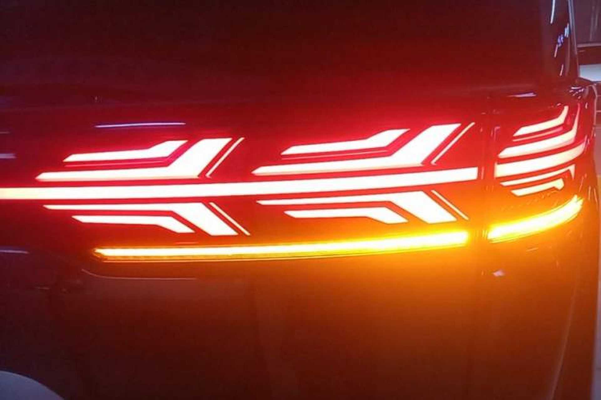 Used Denza D9 2022 DM-i 970 Four-Wheel Drive Prestige Model Right Rear Taillight