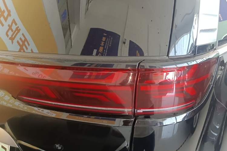 Used Denza D9 2022 DM-i 970 Four-Wheel Drive Prestige Model Right Rear Taillight
