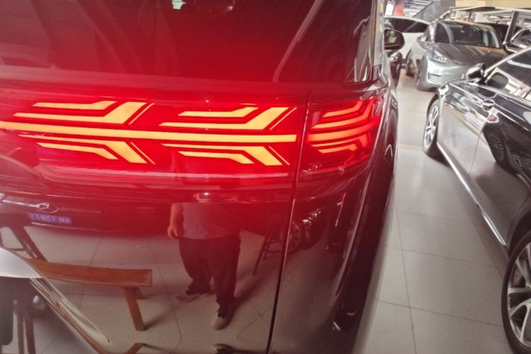 Used Denza D9 2022 DM-i 970 Four-Wheel Drive Flagship Model Right Rear Taillight