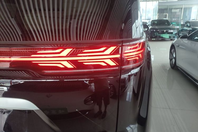 Used Denza D9 2022 DM-i 970 Four-Wheel Drive Prestige Model Right Rear Taillight