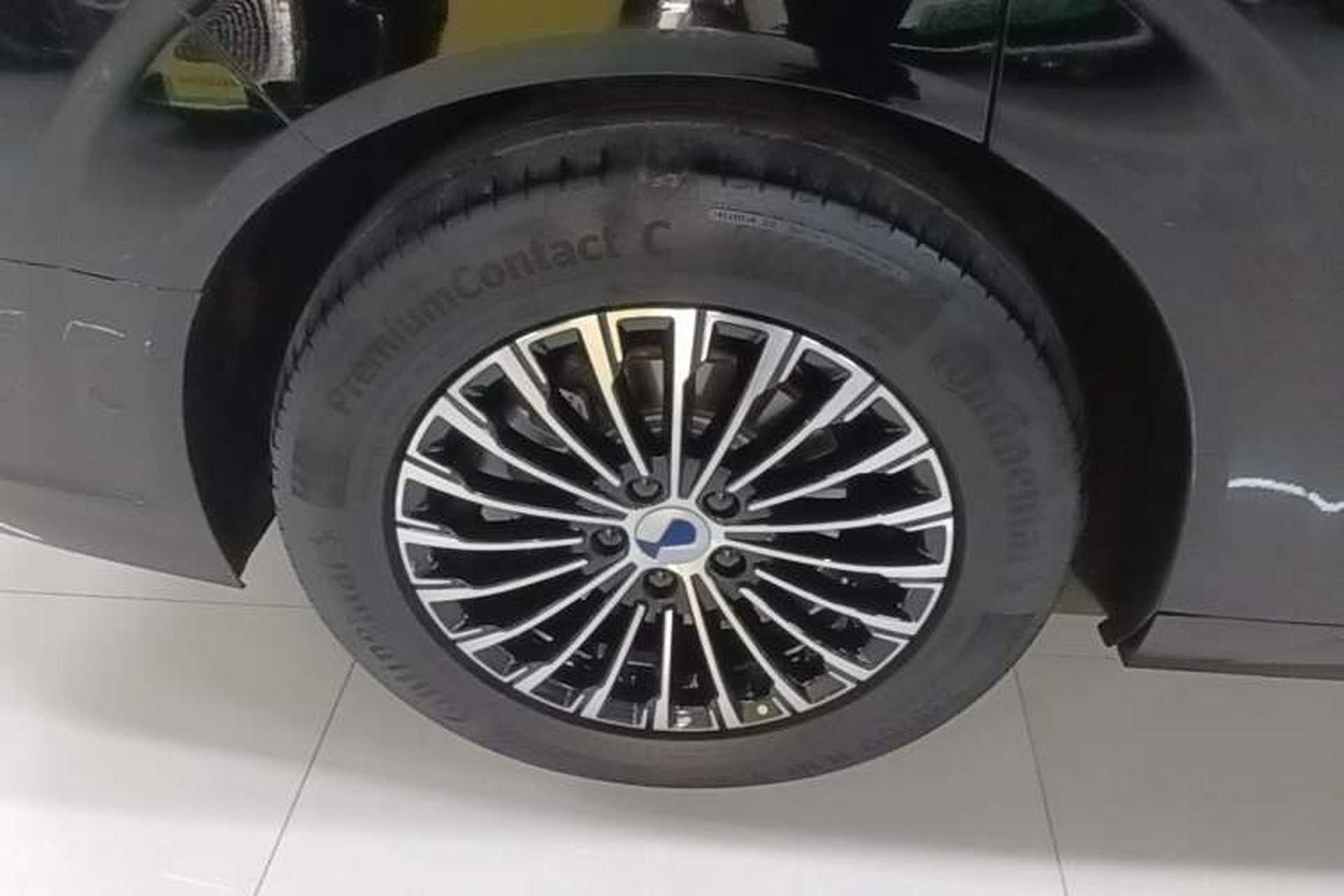 Used Denza D9 2022 DM-i 970 Four-Wheel Drive Flagship Model Right Rear Wheel Hub