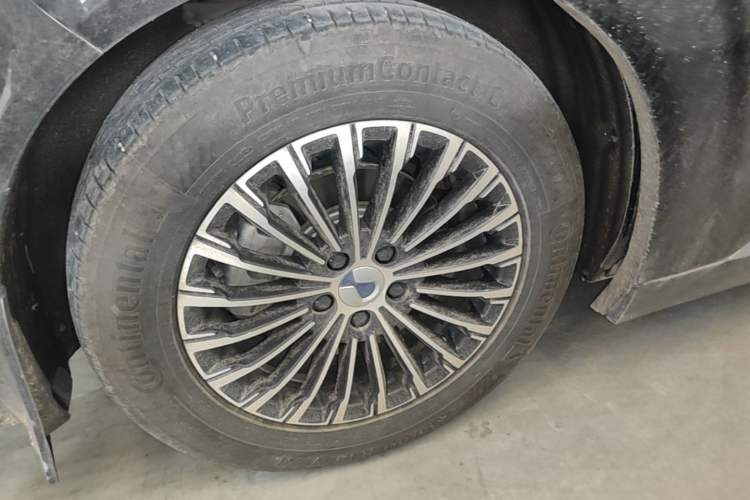 Used Denza D9 2022 DM-i 970 Four-Wheel Drive Flagship Model Right Rear Wheel Hub