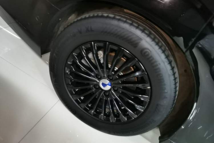 Used Denza D9 2022 DM-i 970 Four-Wheel Drive Flagship Model Right Rear Wheel Hub