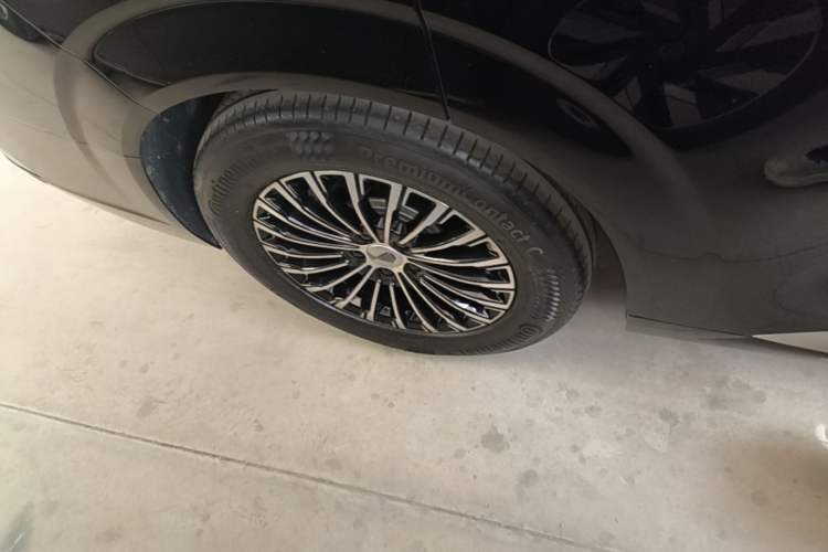 Used Denza D9 2022 DM-i 1040 Prestige Model Right Rear Wheel Hub