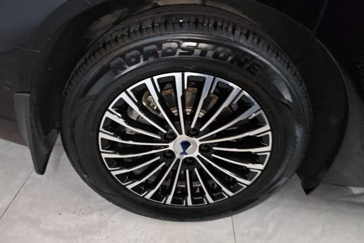 Used Denza D9 2022 DM-i 970 Four-Wheel Drive Flagship Model Right Rear Wheel Hub