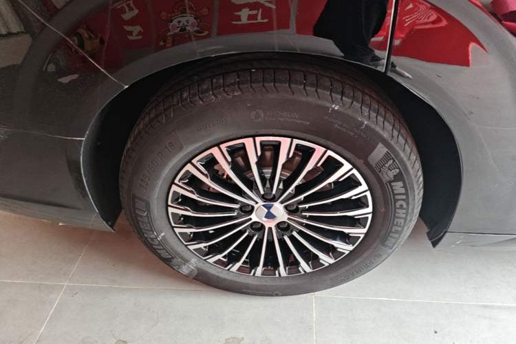 Used Denza D9 2022 DM-i 1040 Prestige Model Right Rear Wheel Hub