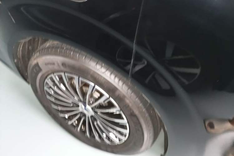 Used Denza D9 2022 DM-i 1040 Prestige Model Right Rear Wheel Hub