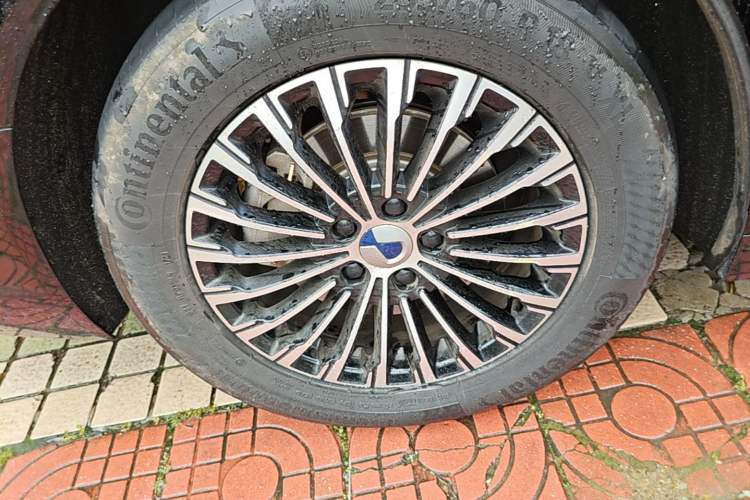 Used Denza D9 2022 DM-i 970 Four-Wheel Drive Flagship Model Right Rear Wheel Hub