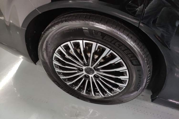 Used Denza D9 2022 DM-i 1040 Prestige Model Right Rear Wheel Hub
