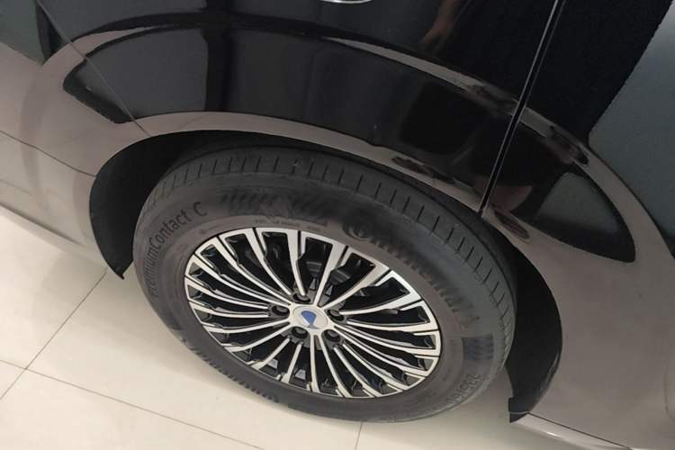 Used Denza D9 2022 DM-i 1040 Prestige Model Right Rear Wheel Hub
