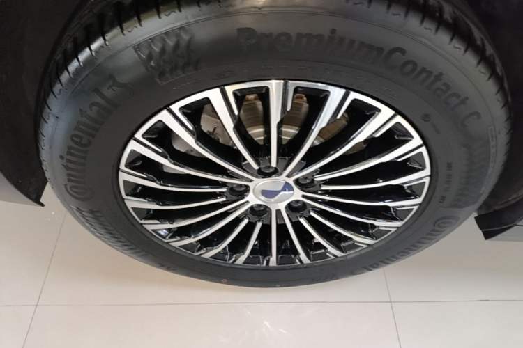Used Denza D9 2022 DM-i 970 Four-Wheel Drive Flagship Model Right Rear Wheel Hub